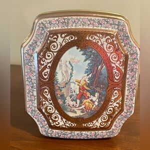 Vintage Meister scalloped tea tin-powder tin – Brazilian tea biscuit container